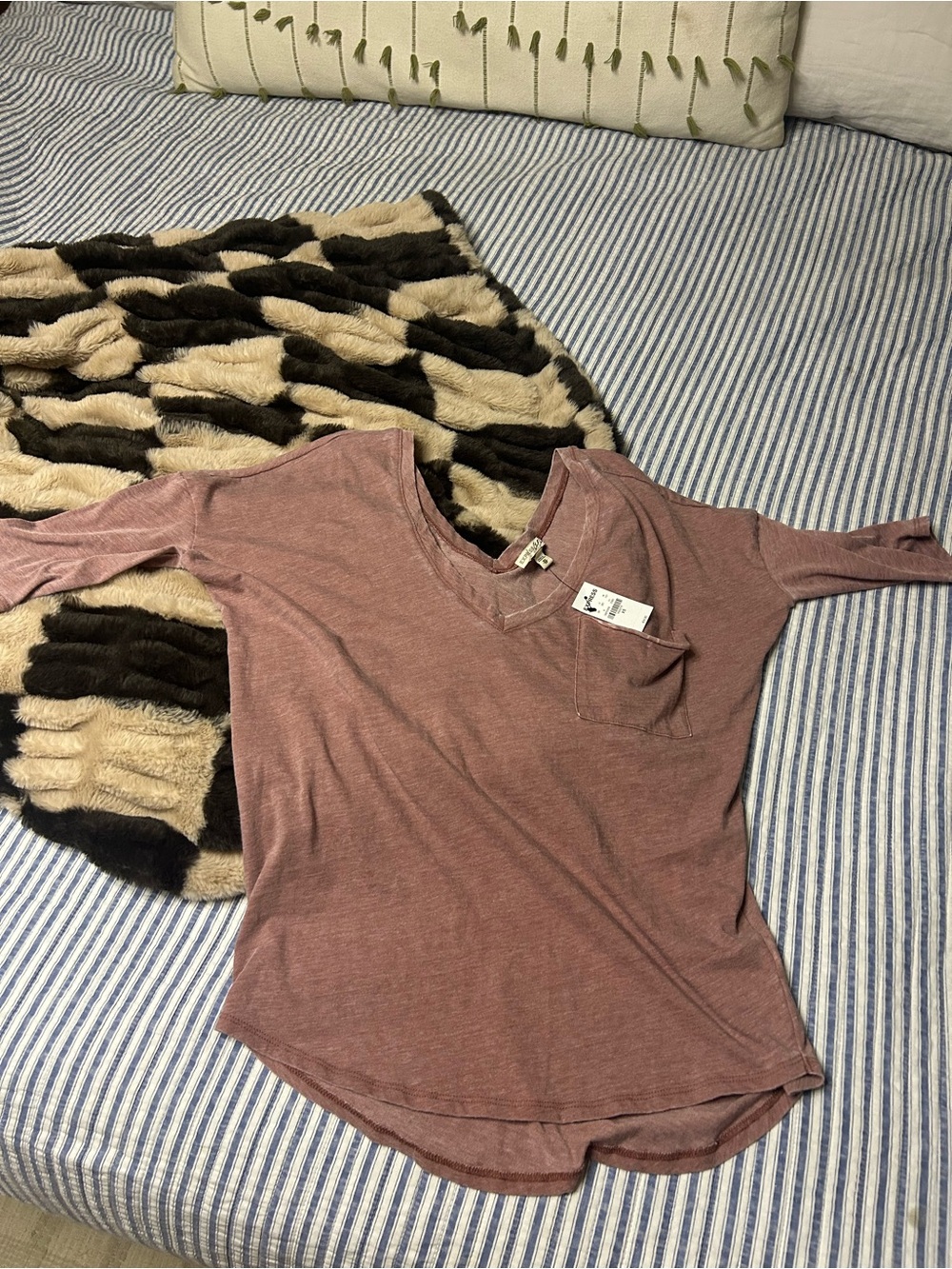 Express Women's Long Sleeve V-Neck Tee in Dusty Rose